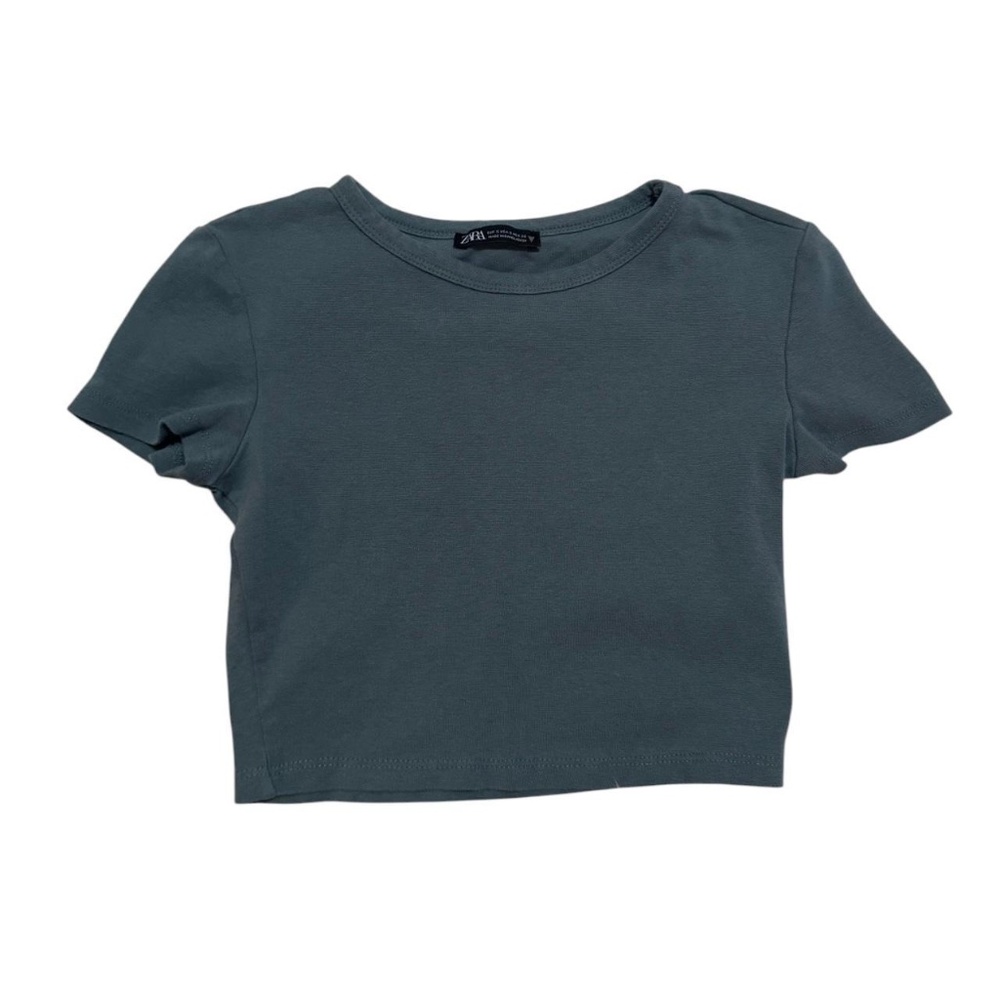 ✰zara cropped t-shirt in size small✰